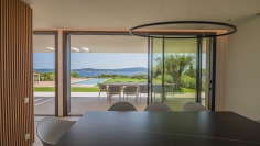 Exceptionele high tech designer villa met spectaculair zicht over de baai van Saint Tropez