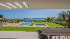 Exceptionele high tech designer villa met spectaculair zicht over de baai van Saint Tropez