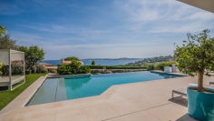 Stunning high end villa with spectaculair sea view within walking distance of the beach 