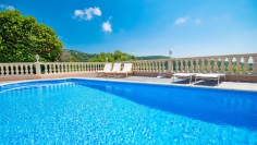 Stunning large bastide with lovely sea views