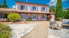 Stunning large bastide with lovely sea views