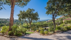 Beautiful modern Provencal villa with  separate guest house and amazing views of the sea and golf course