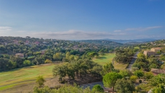 Fantastische modern Provencaalse villa met panoramisch uitzicht over de golfbaan en zee