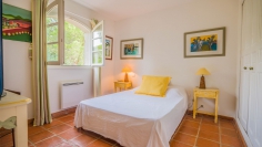 Superb Provencal villa full of charm with beautiful sea view in private domain close to the beach