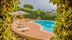 Superb Provencal villa full of charm with beautiful sea view in private domain close to the beach