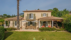 Superb Provencal villa full of charm with beautiful sea view in private domain close to the beach