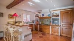 Super charming Provencal villa in lovely location in private domain near golf and beach