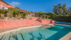 Super charming Provencal villa in lovely location in private domain near golf and beach