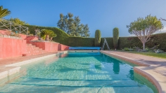 Super charming Provencal villa in lovely location in private domain near golf and beach