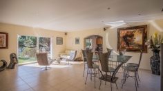 Fantastic family villa with full privacy and guest apartment close to the beach