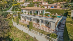 Beautiful Mediterranean villa with lovely sea view close to the beach and center