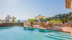 Mooie Mediterrane villa met prachtig zeezicht dichtbij het strand en centrum