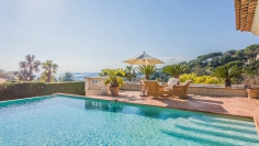 Beautiful Mediterranean villa with lovely sea view close to the beach and center