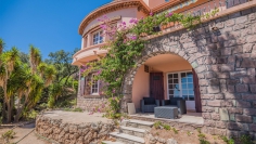 Lovely Provencal villa to renovate with stunning sea views and lots of potential to add value