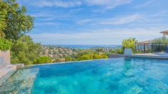 Schitterende en stijlvolle modern Provencaalse villa met panoramisch zeezicht