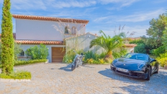 Magnificent and stylish modern Provençal villa with panoramic sea view in secure area