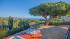 Breathtaking Sea Views Await: Charming Villa in sought after area close to the beach
