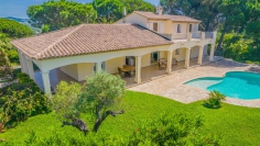 Prime investment opportunity: Stunning villa with expansive sea views in prime location in Sainte-Maxime