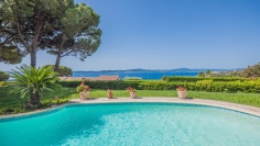 Prime investment opportunity: Stunning villa with expansive sea views in prime location in Sainte-Maxime