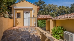 Spacious Provençal villa with panoramic sea views in private and secure domain