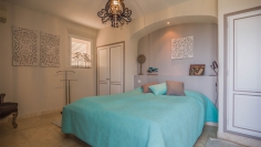 Spacious Provençal villa with panoramic sea views in private and secure domain
