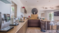 Spacious Provençal villa with panoramic sea views in private and secure domain
