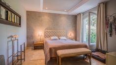 Spacious Provençal villa with panoramic sea views in private and secure domain