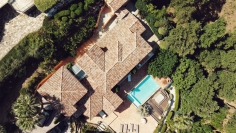 Spacious Provençal villa with panoramic sea views in private and secure domain