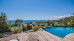 Volledig gerenoveerde villa met spectaculair uitzicht op de baai van Saint-Tropez