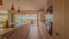 Bohemian-chic villa met zeezicht in Sainte-Maxime op loopafstand strand, jachthaven en centrum