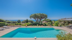 Karaktervolle villa op toplocatie met schitterend zeezicht en enorm potentieel - BUITENKANS!!!