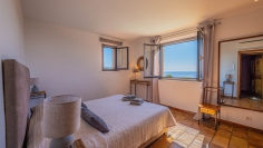 Karaktervolle villa op toplocatie met schitterend zeezicht en enorm potentieel - BUITENKANS!!!
