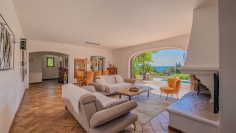 Karaktervolle villa op toplocatie met schitterend zeezicht en enorm potentieel - BUITENKANS!!!