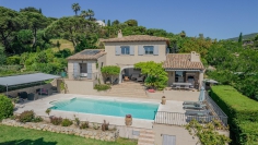 Karaktervolle villa op toplocatie met schitterend zeezicht en enorm potentieel - BUITENKANS!!!