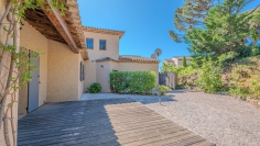 Karaktervolle villa op toplocatie met schitterend zeezicht en enorm potentieel - BUITENKANS!!!