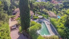Zeldzame kans op toplocatie: charmante villa met zeezicht, rust en enorm renovatiepotentieel