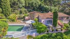 Zeldzame kans op toplocatie: charmante villa met zeezicht, rust en enorm renovatiepotentieel