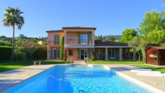 Immaculate and charming villa in secure domain with private beach and golf