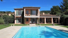 Immaculate and charming villa in secure domain with private beach and golf