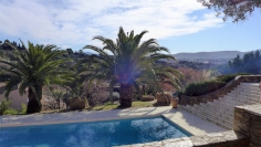 Beautiful Provencal villa with lovely views of the vineyards and the castle of Grimaud