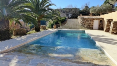 Beautiful Provencal villa with lovely views of the vineyards and the castle of Grimaud