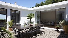 Schitterende eigentijdse villa met heerlijke ligging centraal in de golf van St. Tropez