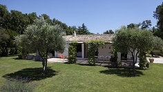 Beautiful contemporary villa set in a great central location in the Saint Tropez area