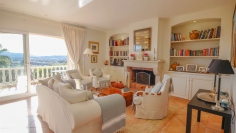 Lovely Provencal villa in gated estate close to the beach and with a lovely sea view