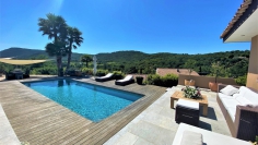 Lovely and perfectly maintained modern villa overlooking the vineyards