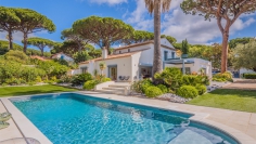 Schitterend modern Provencaalse villa aan de baai van Saint Tropez op korte loopafstand van het strand