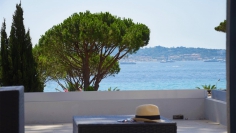 Superb modern Provencal villa on the bay of Saint Tropez a short walk from the beach