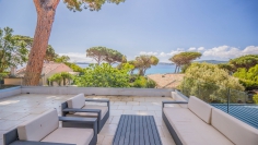 Superb modern Provencal villa on the bay of Saint Tropez a short walk from the beach