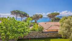 Superb modern Provencal villa on the bay of Saint Tropez a short walk from the beach