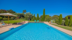 Luxury Villa with Exceptional Sea Views in Grimaud – Walking Distance to the Beach and Full Privacy